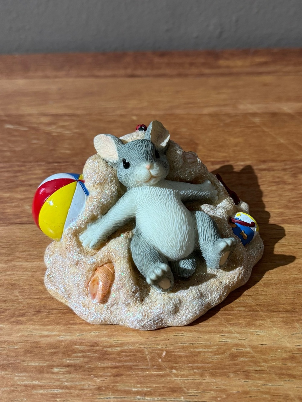 Charming Tails Fitz and Floyd “Binkey’s Sand Angel” Figurine Item # 83/105 🏖️
